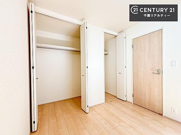 収納スペースがしっかり確保されているため、おもちゃや学用品もサッと片付き、いつでもスッキリ。綺麗な空間が保てます!