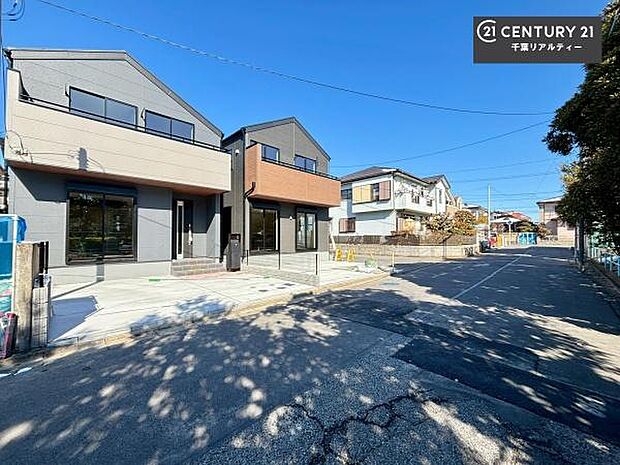 周辺環境や、お客様のご希望に合った物件も一緒にご案内を致します。住宅ローンアドバイザーによるご相談も承ります。当社はお問い合わせに即対応します!お待たせしません!