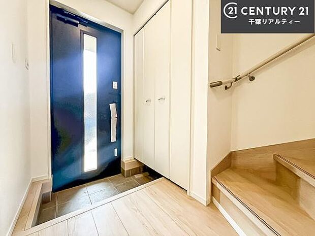 シューズボックス付き。玄関が片付きお掃除がしやすいです!スッキリした玄関で戸を開けた瞬間、清潔感のある心地いい空間が出迎えてくれます。