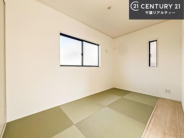 リビングと隣接している和室です!客間としてはもちろん、家事の休憩スペースとして使用するのもいいですね!