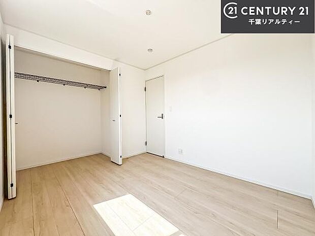 シンプルにデザインされているため、家具を選びません!お気に入りの家具を置いてくつろげる空間を作ることができます。