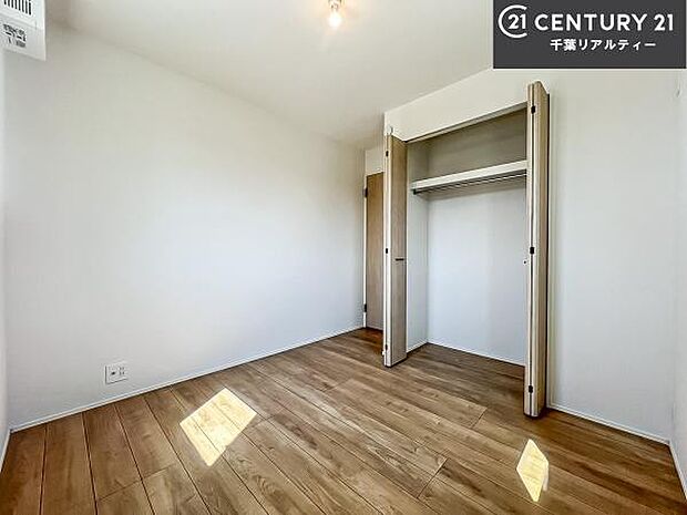 収納が充実しているからこそ、お部屋はいつも広々。掃除や片付けもラクになり、居心地の良い暮らしが続きます。