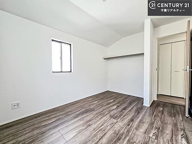 シンプルにデザインされているため、家具を選びません!お気に入りの家具を置いてくつろげる空間を作ることができます。