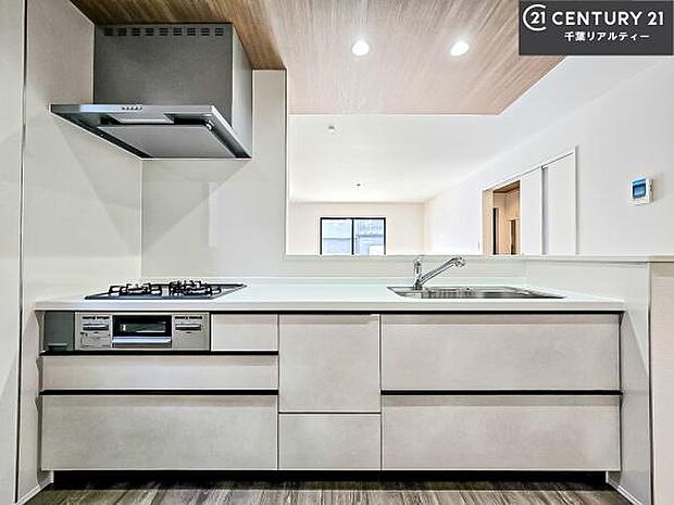 収納スペースが豊富で、調理スペースがスッキリと片付きひろ~く活用できます!快適に作業ができます!毎日の料理が捗ります!