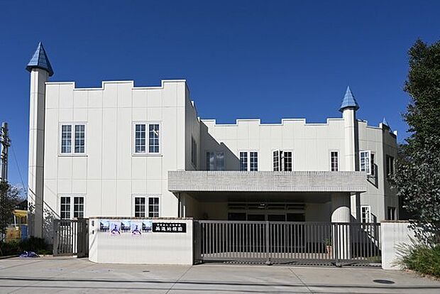 英進幼稚園まで1077m