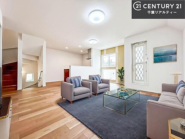 家具はCGパースです。開放感のある広々LDK!ソファーやダイニングテーブルを置いても窮屈にならないので快適に過ごせます!コミュニケーションが取りやすいリビングです!