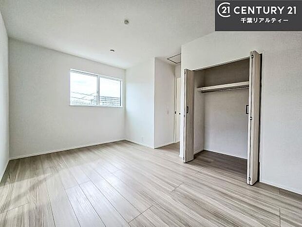 シンプルにデザインされているため、家具を選びません!お気に入りの家具を置いてくつろげる空間を作ることができます。