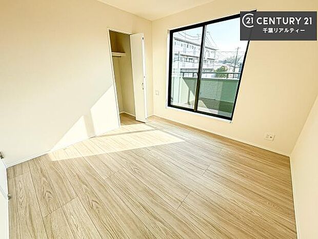 シンプルにデザインされているため、家具を選びません!お気に入りの家具を置いてくつろげる空間を作ることができます。