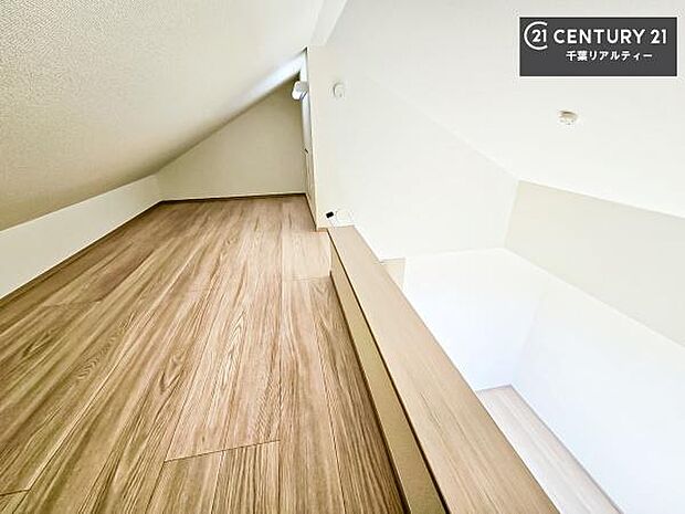 ロフト付き!普段使わないような季節物のインテリアや家電の収納に便利!是非現地にてお確かめください!