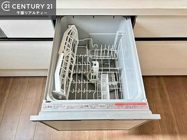 食洗機付きのキッチンです!忙しい時や手荒れ防止として大変活躍する便利な仕様です!ビルトインなのでキッチンの場所を取らず調理スペースを広く使うことが出来ます!