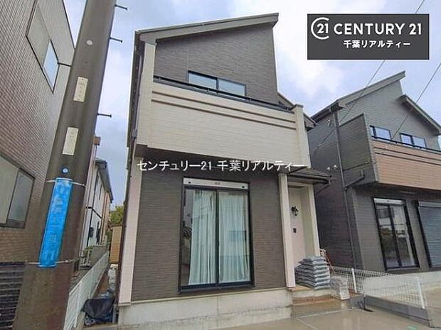 現在建築中。完成後は明るく開放的なリビングや最新設備のキッチンなど快適な空間が広がります。未完成だからこそ“新しい暮らし”への期待が高まる住まい。今しか見られない建築中の様子も必見です。