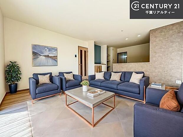 家具はCGパースです。大切な家族が集まるからこそLDKにはこだわりたい。子供たちが元気に笑いながら走り回っている姿を見た時が「広い家にして良かった」と思う瞬間です。