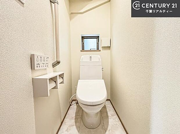 温水洗浄便座につき、冬場は便座が暖かくできるので冷たい便座に座らずに済む嬉しい仕様です!