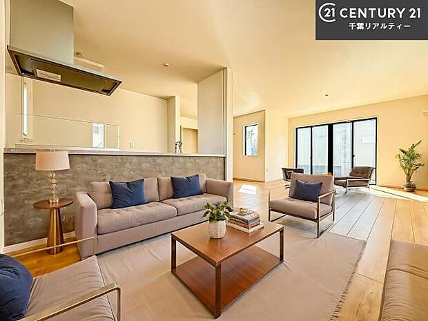 家具はCGパースです。開放感のある広々LDK!ソファーやダイニングテーブルを置いても窮屈にならないので快適に過ごせます!コミュニケーションが取りやすいリビングです!