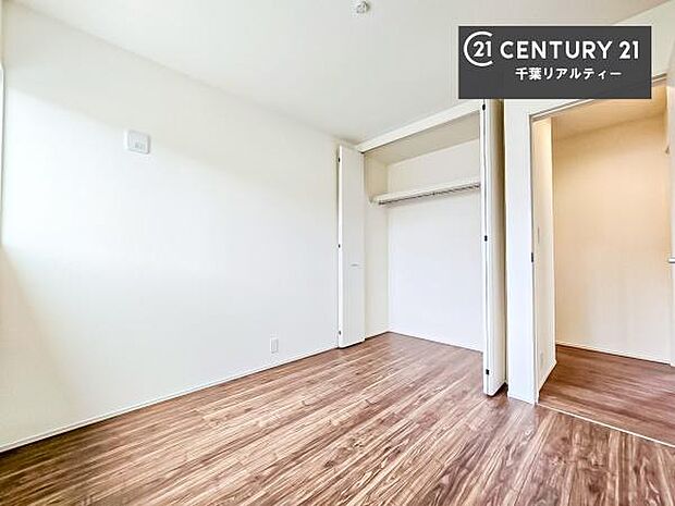 収納スペースがしっかり確保されているため、おもちゃや学用品もサッと片付き、いつでもスッキリ。綺麗な空間が保てます!