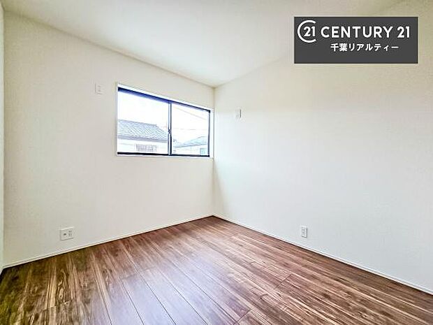 シンプルにデザインされているため、家具を選びません!お気に入りの家具を置いてくつろげる空間を作ることができます。