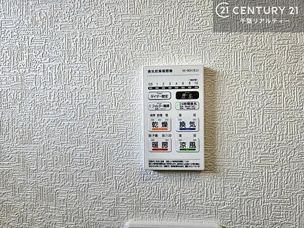 浴室乾燥や暖房が付いている魅力的な仕様です!冬場はヒートショックの予防にも使えます。雨の日でもお洗濯物が乾かせるので、洗濯物をため込みにくい!