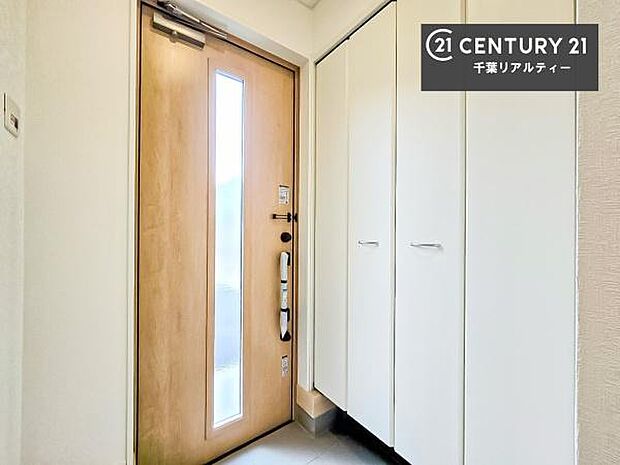 シューズボックス付き。玄関が片付きお掃除がしやすいです!スッキリした玄関で戸を開けた瞬間、清潔感のある心地いい空間が出迎えてくれます。