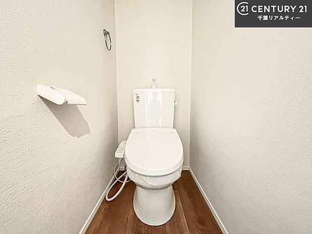 清潔感のある色味のお手洗いです!さわやかでスッキリする空間です!お手入れがしやすいトイレです!