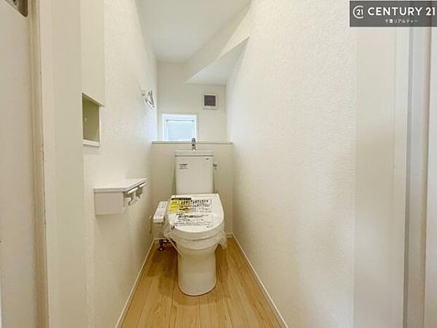 清潔感のある色味のお手洗いです!さわやかでスッキリする空間です!お手入れがしやすいトイレです!