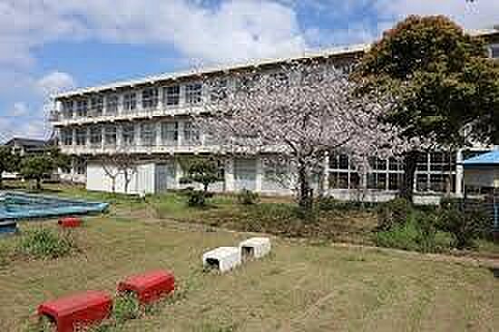 銚子市立本城小学校まで1430m
