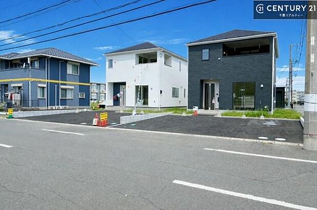 周辺環境や、お客様のご希望に合った物件も一緒にご案内を致します。住宅ローンアドバイザーによるご相談も承ります。当社はお問い合わせに即対応します!お待たせしません!