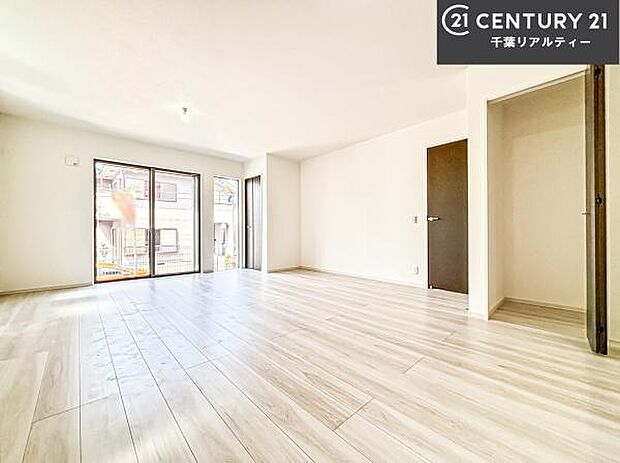 広々ダイニングスペース!ゆったりお食事。笑い声響く楽しい時間が過ごせます。日々の疲れも癒されます!