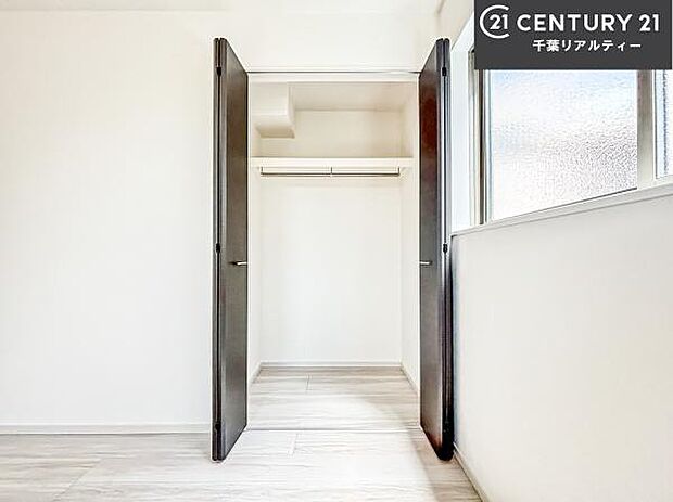 住空間をすっきり使うためには必須ポイントの収納スペースですよね。是非現地でご確認ください!