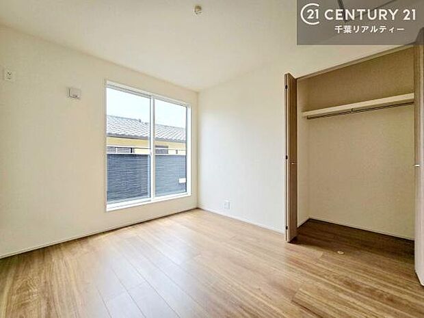 お子さまの成長やライフスタイルの変化にも柔軟に対応でき、長く快適に暮らせる住まい。部屋数にゆとりがあるからこそ、家族それぞれが「自分の時間」を大切にできる空間設計です。