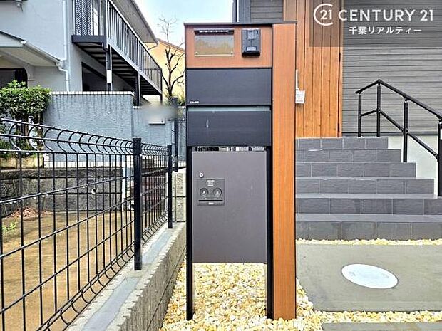 宅配ボックスを完備しているため、不在時でも荷物の受け取りが可能。再配達の手間がなく、忙しい毎日でもストレスなく利用できます。