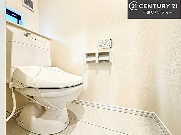 清潔感のある色味のお手洗いです!さわやかでスッキリする空間です!お手入れがしやすいトイレです!