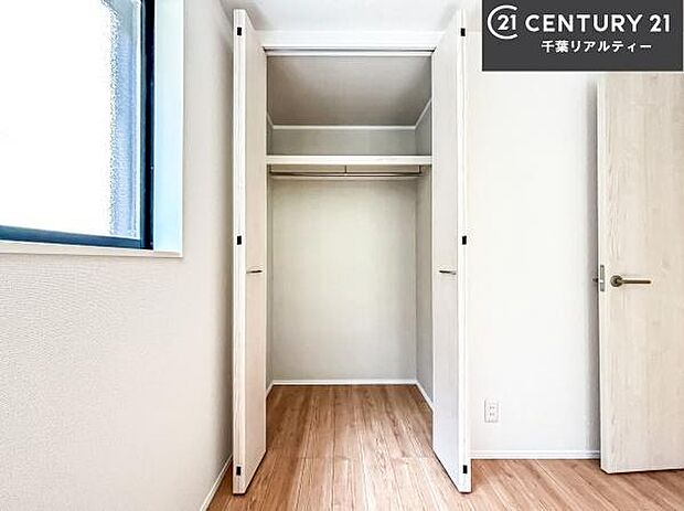 住空間をすっきり使うためには必須ポイントの収納スペースですよね。是非現地でご確認ください!