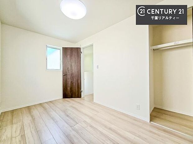 収納スペースがしっかり確保されているため、おもちゃや学用品もサッと片付き、いつでもスッキリ。綺麗な空間が保てます!