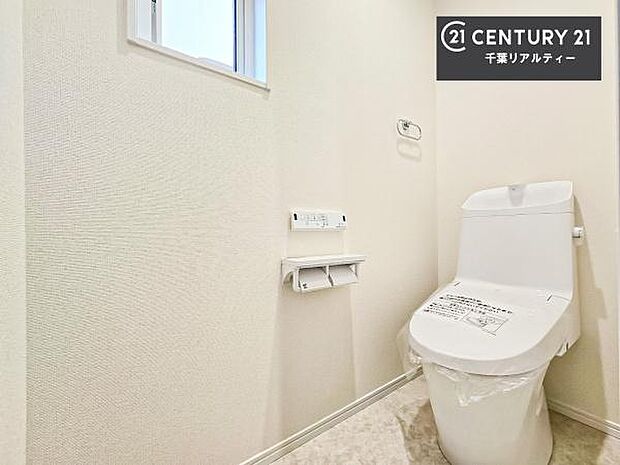 清潔感のある色味のお手洗いです!さわやかでスッキリする空間です!お手入れがしやすいトイレです!