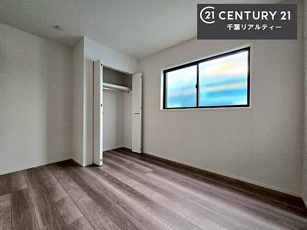 シンプルにデザインされているため、家具を選びません!お気に入りの家具を置いてくつろげる空間を作ることができます。