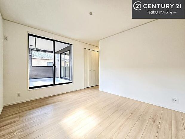 シンプルにデザインされているため、家具を選びません！お気に入りの家具を置いてくつろげる空間を作ることができます。