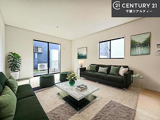 家具はCGパースです。心地良いリビングは家族が自然と集まります。家族団欒の時間が増えそうです。ご家族と、より一層充実した時間を過ごせそうですね。