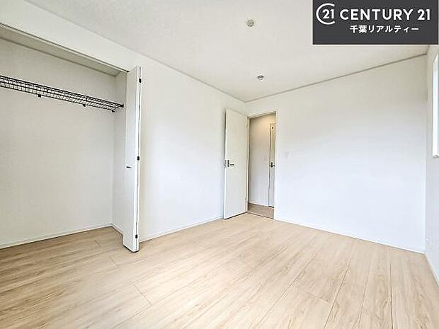 シンプルにデザインされているため、家具を選びません!お気に入りの家具を置いてくつろげる空間を作ることができます。