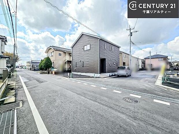 周辺環境や、お客様のご希望に合った物件も一緒にご案内を致します。住宅ローンアドバイザーによるご相談も承ります。当社はお問い合わせに即対応します!お待たせしません!