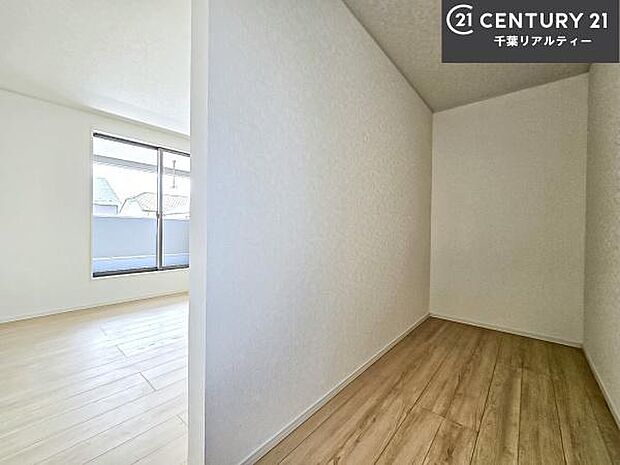 たっぷり収納住空間。納戸がございます！収納スペースとしてはもちろん、書斎や趣味の空間にもぴったりです！