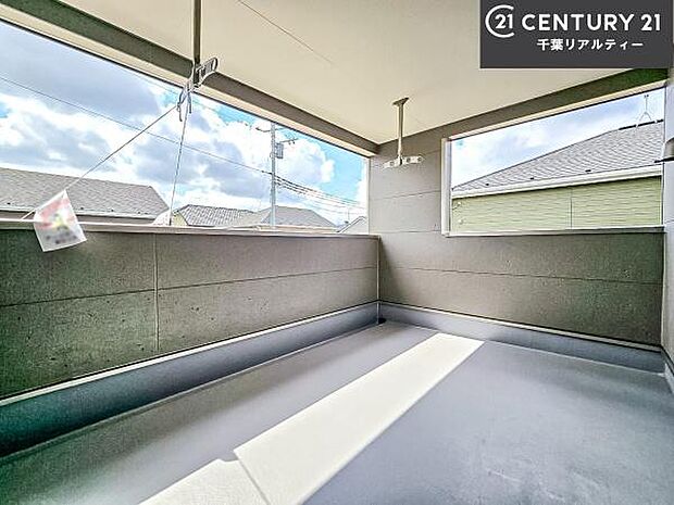 陽当たり良好なバルコニーです！晴れた日には青い空を見渡せる開放的な時間を楽しめます。
