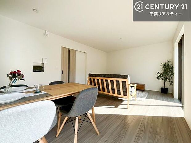 心地良いリビングは家族が自然と集まります。家族団欒の時間が増えそうです。ご家族と、より一層充実した時間を過ごせそうですね。