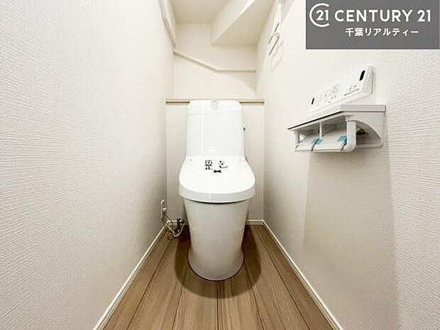 温水洗浄便座につき、冬場は便座が暖かくできるので冷たい便座に座らずに済む嬉しい仕様です!