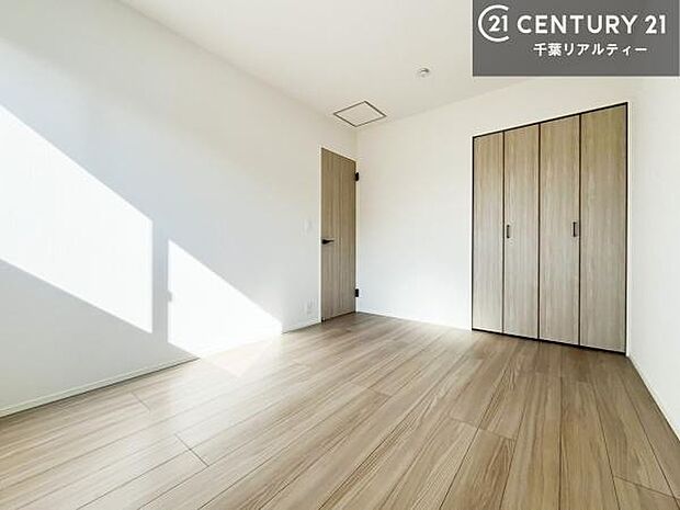 収納がしっかりあるので家具の配置がしやすく、ライフスタイルに合わせたお部屋作りが可能です。