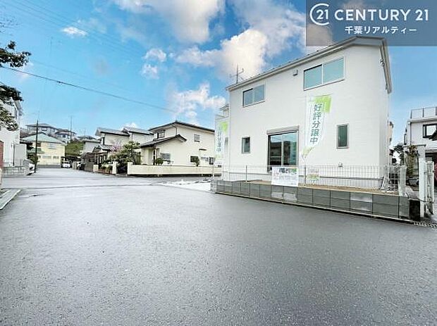 周辺環境や、お客様のご希望に合った物件も一緒にご案内を致します。住宅ローンアドバイザーによるご相談も承ります。当社はお問い合わせに即対応します!お待たせしません!