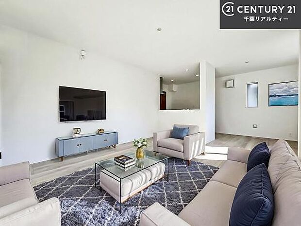 家具はCGパースです。心地良いリビングは家族が自然と集まります。家族団欒の時間が増えそうです。ご家族と、より一層充実した時間を過ごせそうですね。