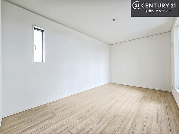 明るく温もりがあり、換気もしっかりできます!朝起きて、背伸びをしつつ深呼吸をし良い朝を迎え入れることが出来そうですね!