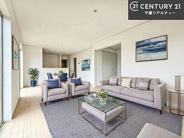 家具はCGパースです。開放感のある広々LDK!ソファーやダイニングテーブルを置いても窮屈にならないので快適に過ごせます!コミュニケーションが取りやすいリビングです!