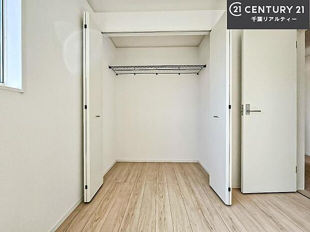 住空間をすっきり使うためには必須ポイントの収納スペースですよね。是非現地でご確認ください！