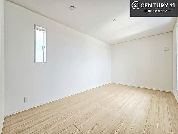 シンプルにデザインされているため、家具を選びません！お気に入りの家具を置いてくつろげる空間を作ることができます。